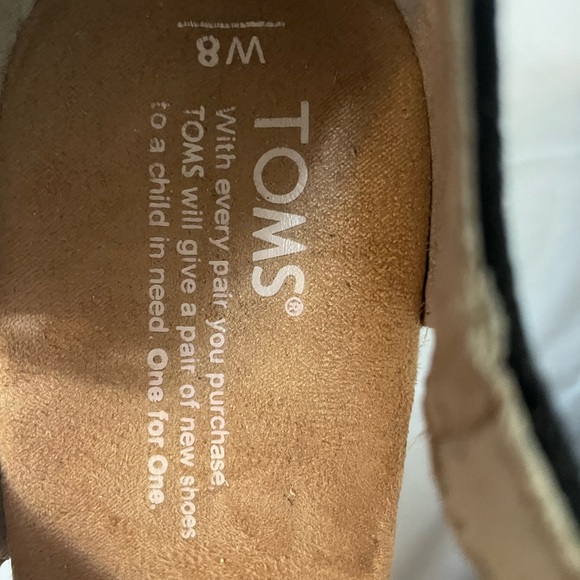 Like New Tom’s Size 8 - Picture 3 of 4